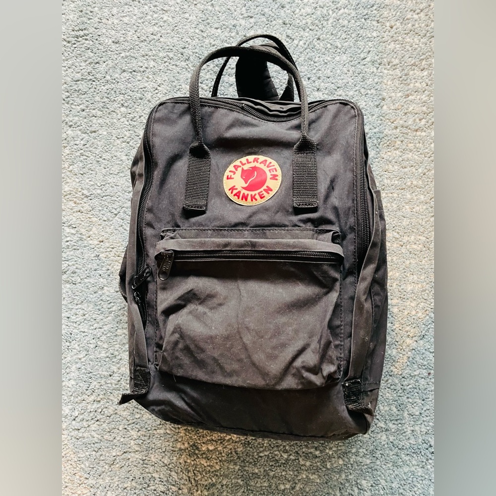 Fjällräven Kånken black backpack